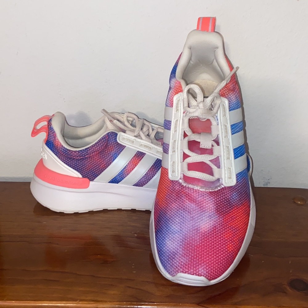 Ladies Adidas’s (End plastic waste) cloudfoam super rainbow athletic shoe size 6